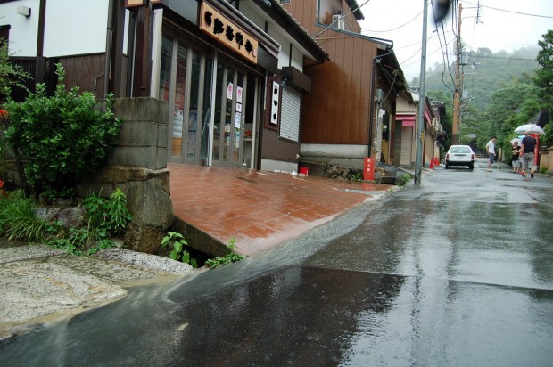 ③銀閣寺参道はちみつ屋さん20150718